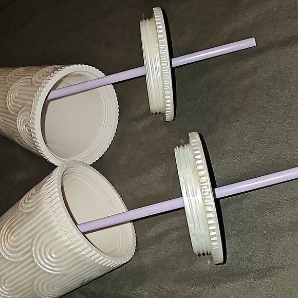 Two starbucks cups nwt 16oz & 24oz white with purple straw - Picture 4 of 5